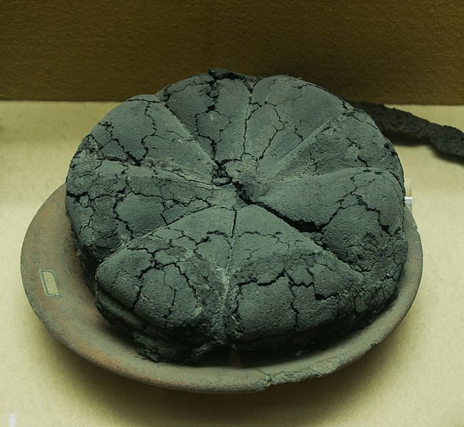  Ancient roman fossilized bread, year 76 or 79 CE, from Pompeii, Italy. (Photo: Wikimedia/Jebulon)
