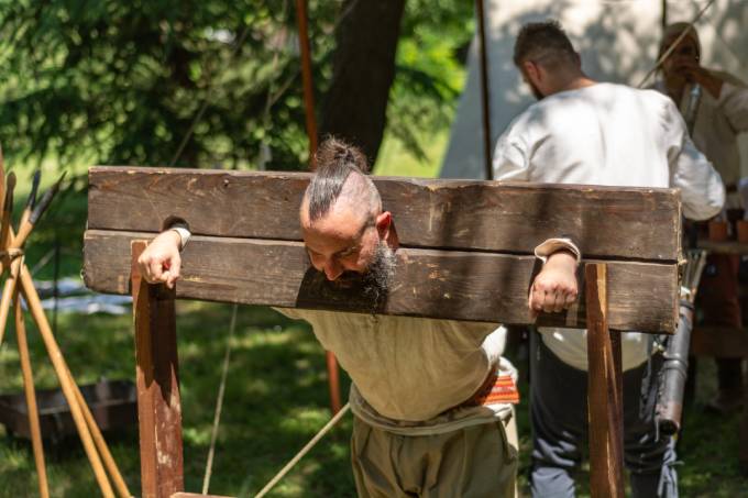 Selling underweight bread could lead to severe retribution and a stint at the pillory post. (Photo: Shutterstock)